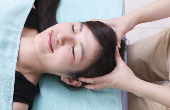 眼精疲労、首の凝りでお悩みの方、もみーな花小金井店がお待ちしております。